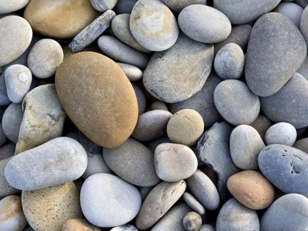 破鵝卵石選哪種破碎石機好？