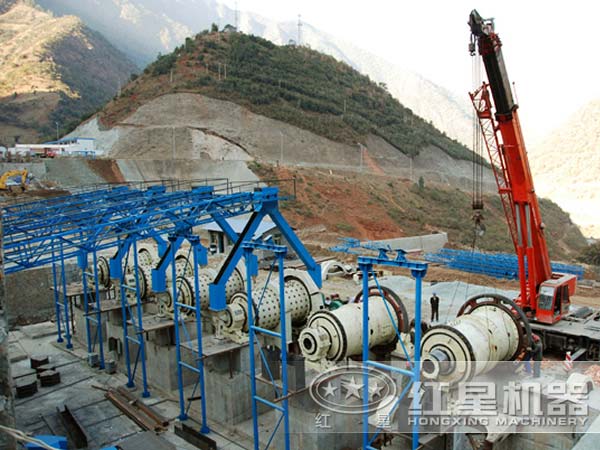 選礦球磨機安裝現場 選礦球磨機安裝現場