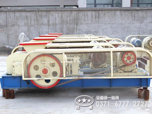 對輥鵝卵石制砂機 對輥鵝卵石制砂機