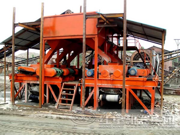 輥式破碎機設備工作現場 輥式破碎機設備工作現場