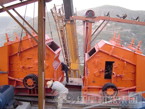 石灰石反擊式破碎機安裝現場 石灰石反擊式破碎機安裝現場