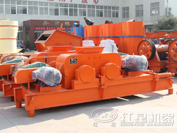 大型輥式破碎機廠區一角 大型輥式破碎機廠區一角