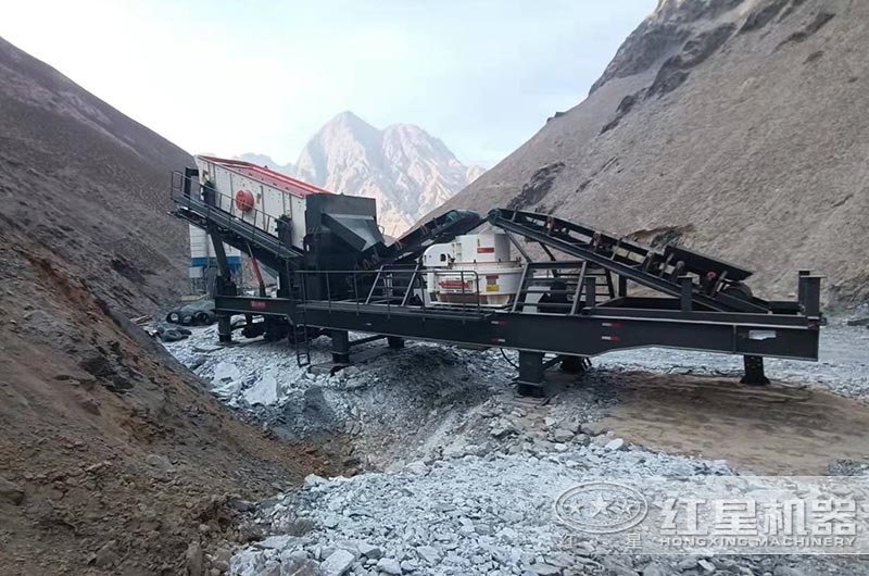 山西客戶移動制砂機工作現場