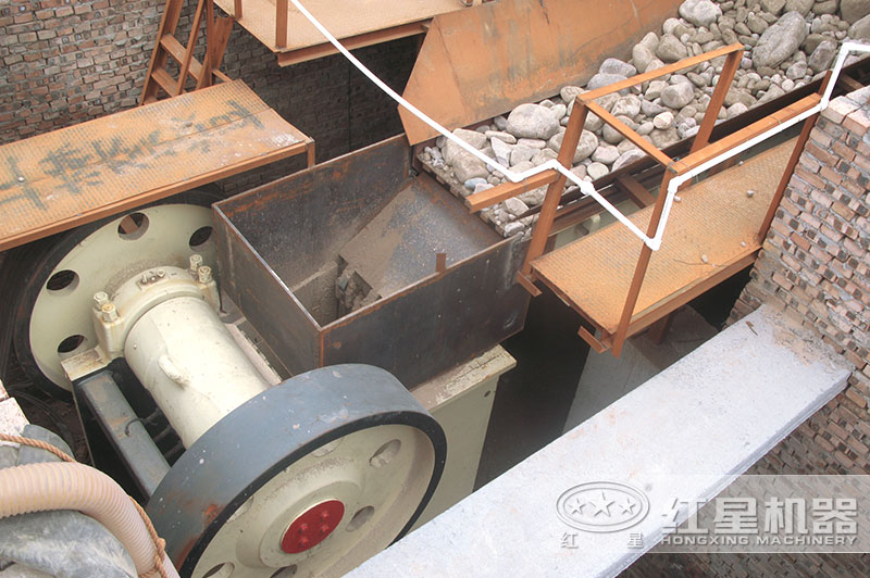 顎式破碎機進料口細節 顎式破碎機進料口細節