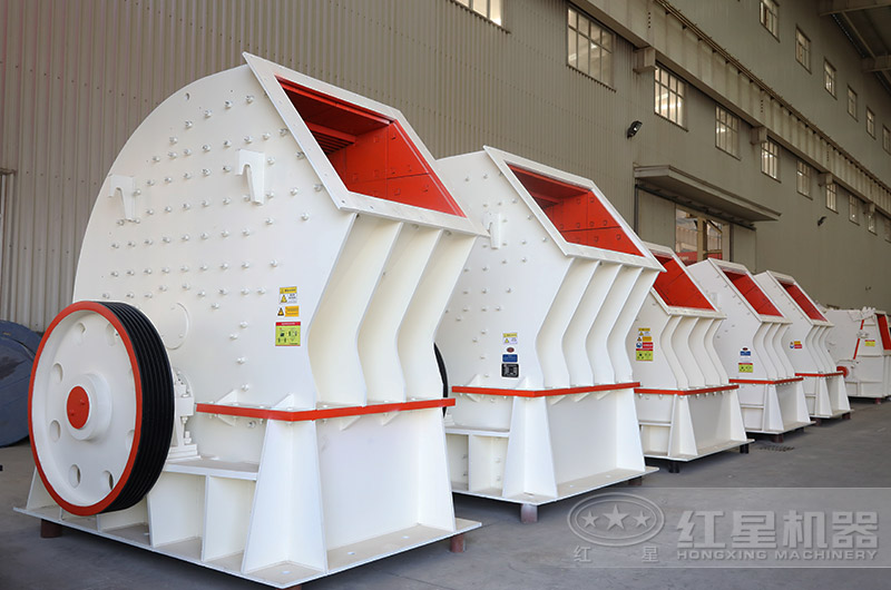 PCZ重錘式破碎機進料口大，石料可一次破碎成型