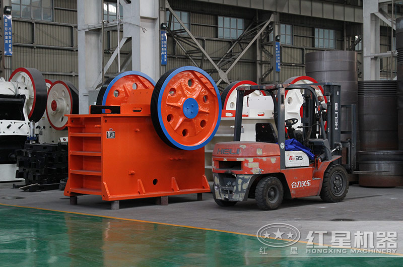 一個采石場投資一套大型鵝卵石破碎生產設備需要多少錢？