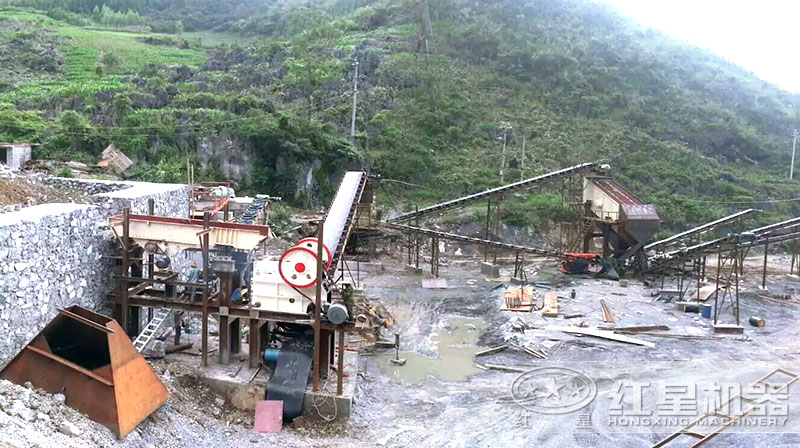 顎式破碎機細碎加工作業現場 顎式破碎機細碎加工作業現場