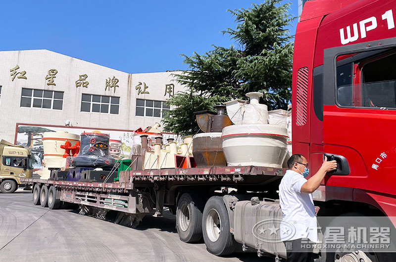 磨粉機設備裝車發貨現場圖片 磨粉機設備裝車發貨現場圖片