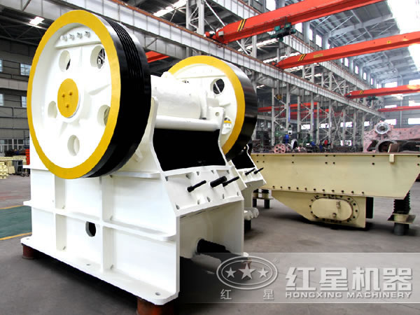 鄂式破碎機的性能優勢 鄂式破碎機的性能優勢