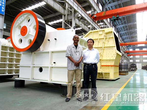 鄂式破碎機 鄂式破碎機