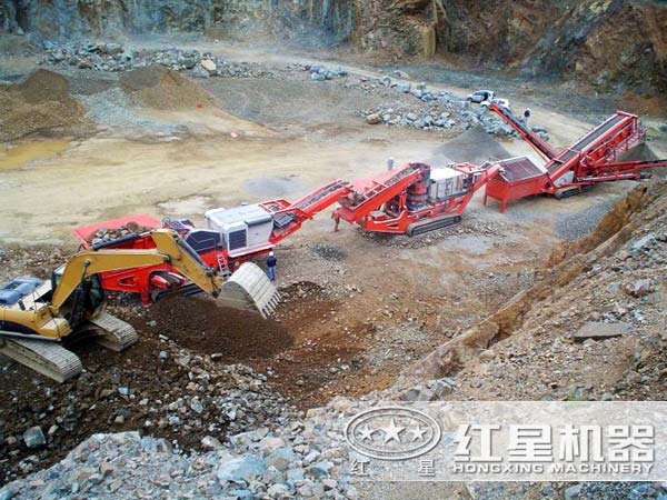 履帶式移動破碎站工作現場 履帶式移動破碎站工作現場