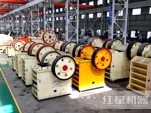 礦石顎式破碎機廠家車間一角 礦石顎式破碎機廠家車間一角