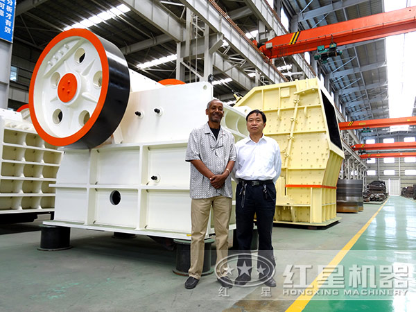 大型鋁礦石鄂式破碎機 大型鋁礦石鄂式破碎機