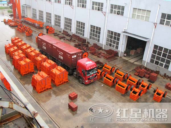 石灰石反擊式破碎機廠家廠區一角 石灰石反擊式破碎機廠家廠區一角