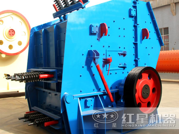 不同角度下的葉臘石粉碎機 不同角度下的葉臘石粉碎機