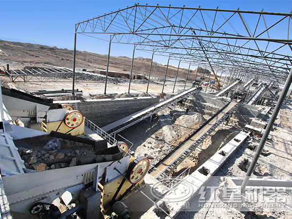 河北600×900顎式破碎石頭機生產現場