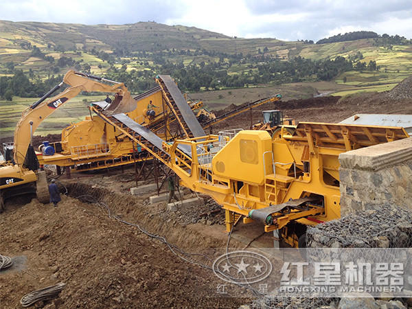 可移動沖擊式碎石機作業現場 可移動沖擊式碎石機作業現場