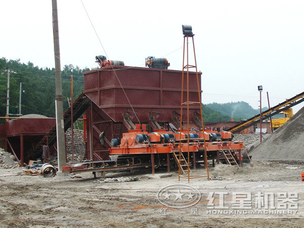 輥式破碎機作業現場 輥式破碎機作業現場