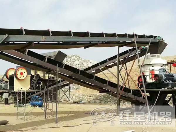 花崗巖制砂生產線施工現場一角 花崗巖制砂生產線施工現場一角