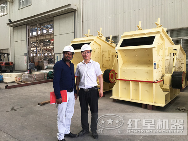 肯尼亞一客戶來廠參觀反擊破設備 肯尼亞一客戶來廠參觀反擊破設備