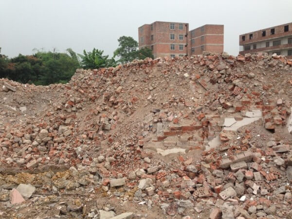 破碎磚渣用什么機械？建議使用錘式粉碎機