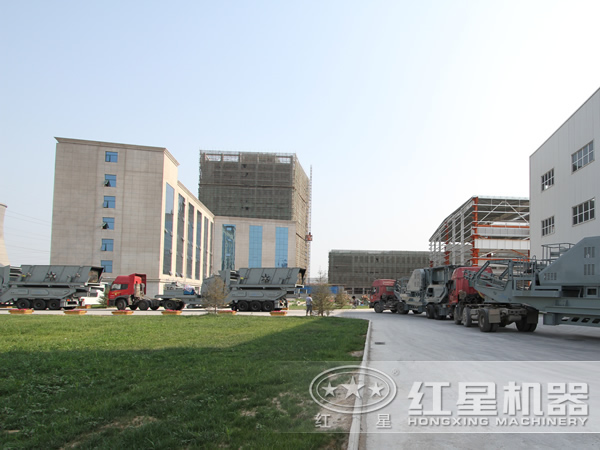 多臺流動破碎石子機排隊發貨中 多臺流動破碎石子機排隊發貨中