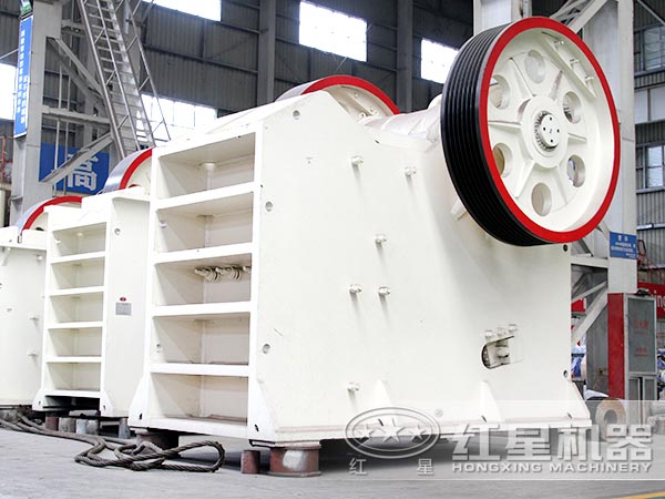 粉碎花崗巖選用750顎破機，效果不錯，性價比更高