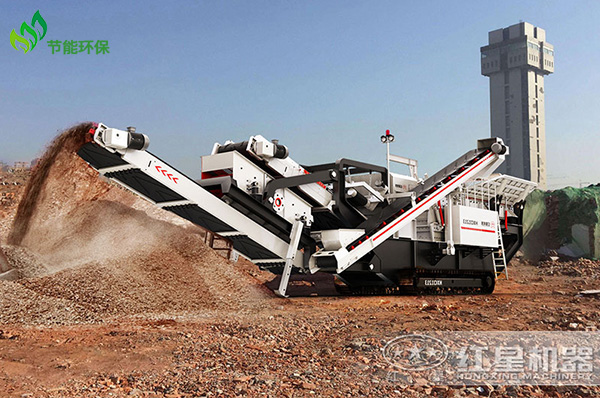 移動履帶一體式破碎機破碎現場