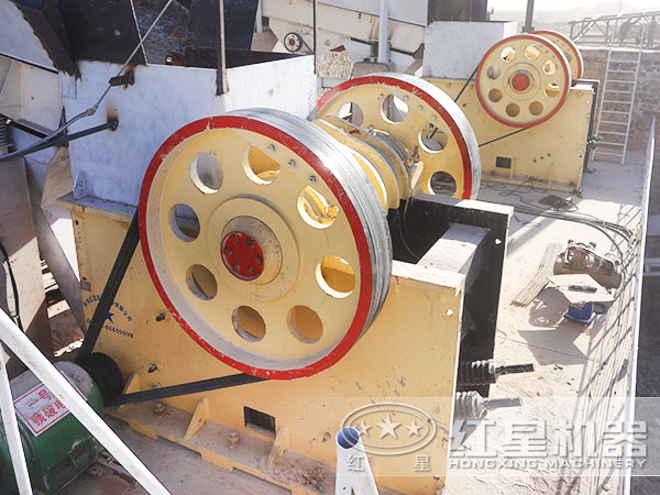 顎式石子磕石機的價格及產量是多少？