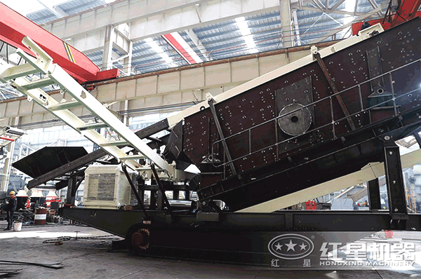 大型流動粉碎石子一體機正在組裝 大型流動粉碎石子一體機正在組裝