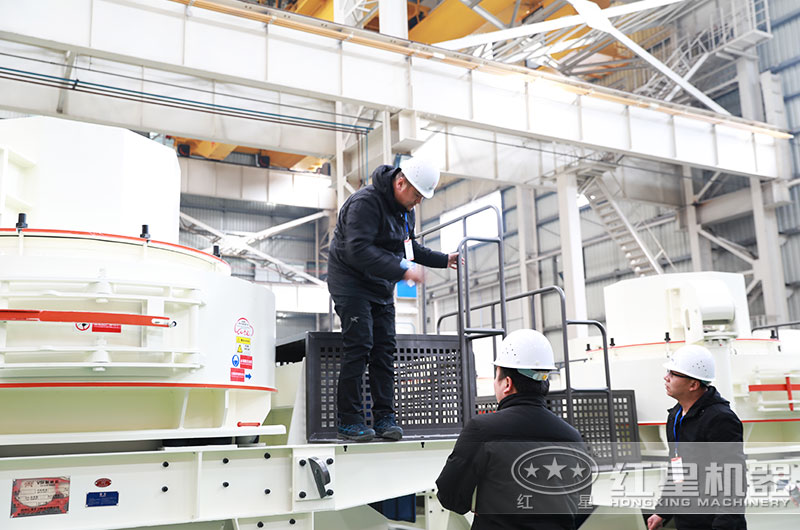 客戶來廠考察制砂機 客戶來廠考察制砂機