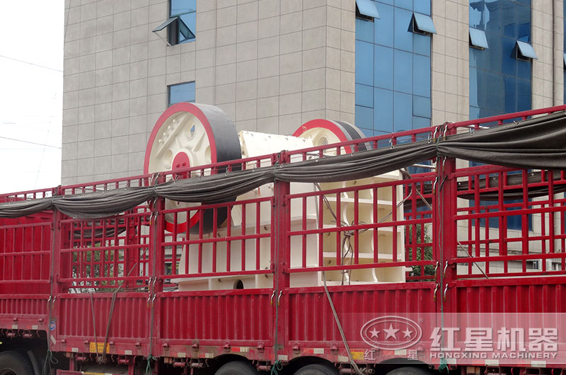 輝綠巖碎石機已經固定裝車即將發往青海 輝綠巖碎石機已經固定裝車即將發往青海