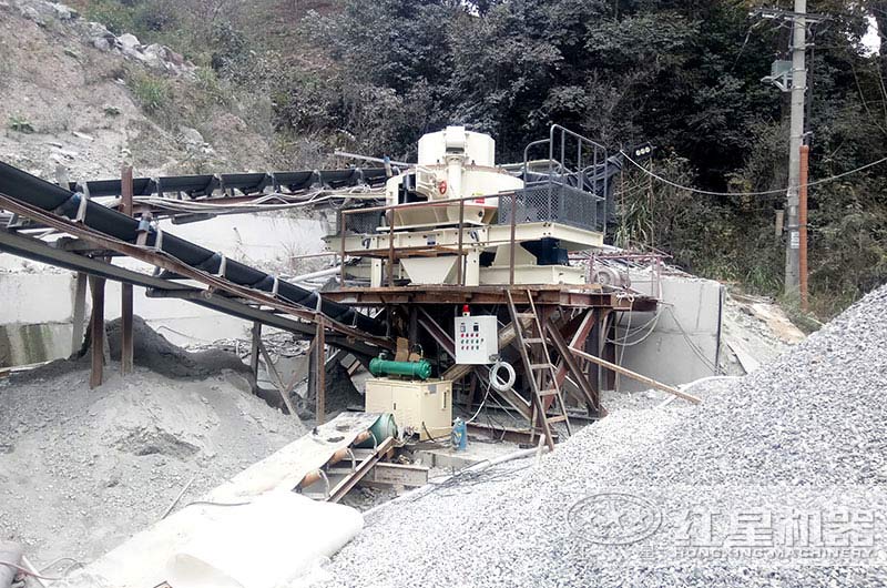 固定式石頭碎沙機作業現場 固定式石頭碎沙機作業現場