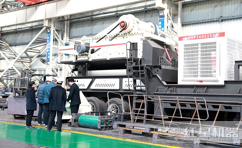 用戶來紅星機器考察柴油破碎機 用戶來紅星機器考察柴油破碎機