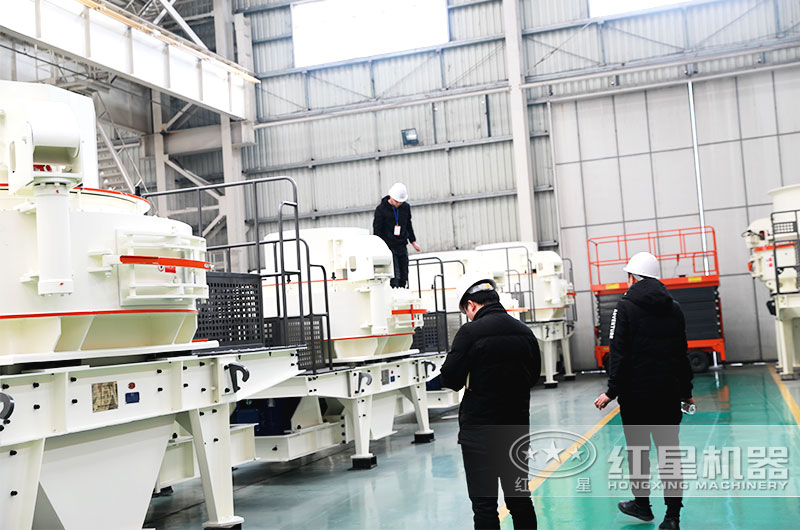 用戶在廠區考察石子打沙機 用戶在廠區考察石子打沙機