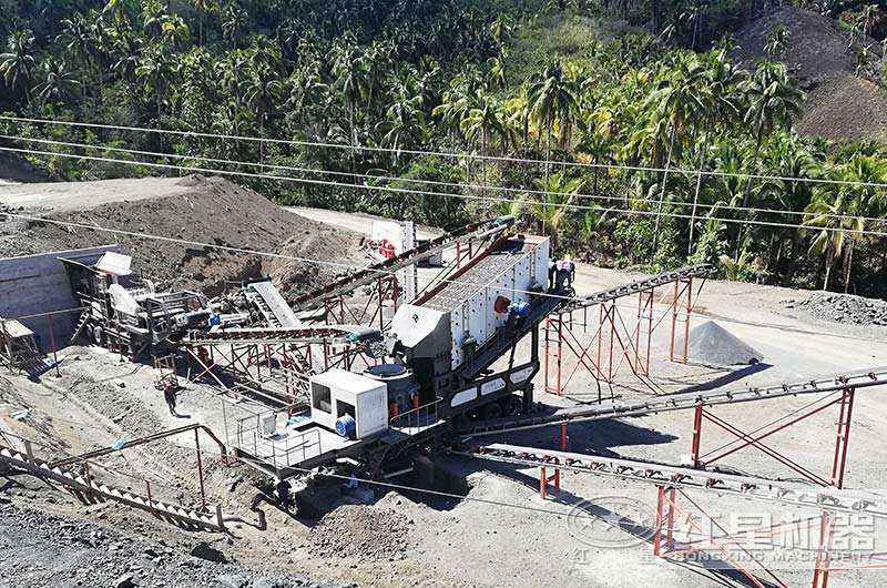 移動破碎生產線工作現場 移動破碎生產線工作現場