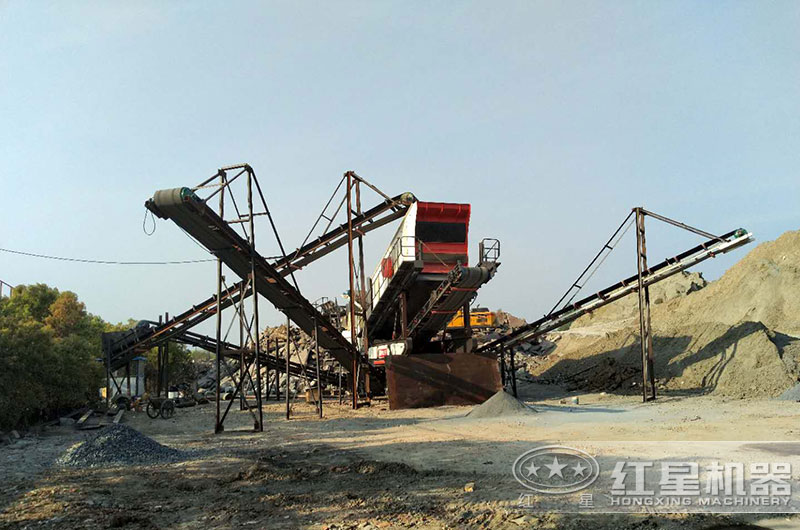 時產20噸三合一移動破碎機生產現場 時產20噸三合一移動破碎機生產現場