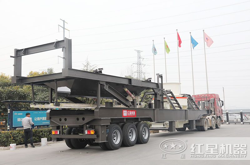 輪胎式移動制沙機一體式掛上車頭就開往現場了 輪胎式移動制沙機一體式掛上車頭就開往現場了