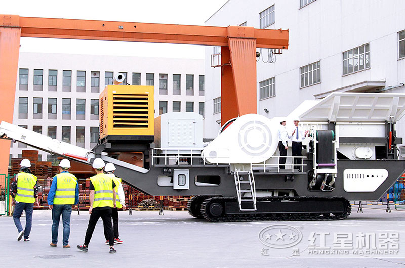 用戶來廠參觀考察履帶破碎機 用戶來廠參觀考察履帶破碎機