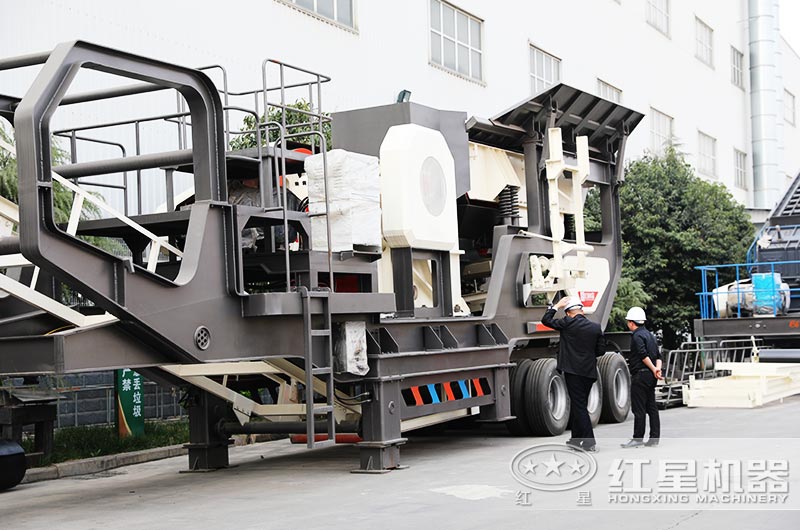 用戶來廠參觀考察汽車移動破石機 用戶來廠參觀考察汽車移動破石機