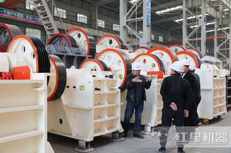 山東煙臺用戶來廠選購廢玻璃粉碎機 山東煙臺用戶來廠選購廢玻璃粉碎機