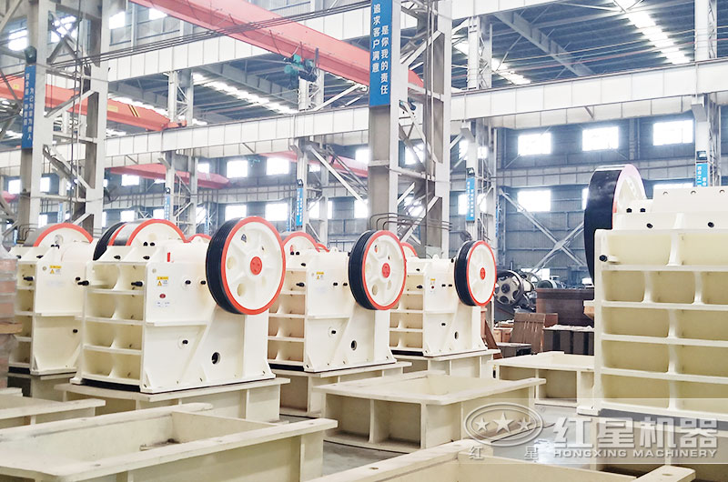 日產2000噸石子的顎式破碎機生產車間 日產2000噸石子的顎式破碎機生產車間