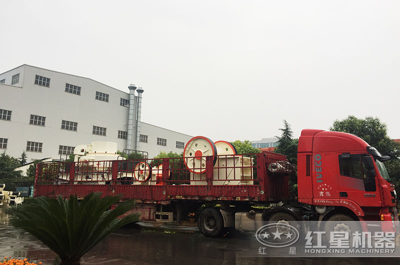 又一套砂石料生產設備裝車以待發貨 又一套砂石料生產設備裝車以待發貨