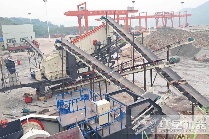 移動柴油破碎機作業現場 移動柴油破碎機作業現場