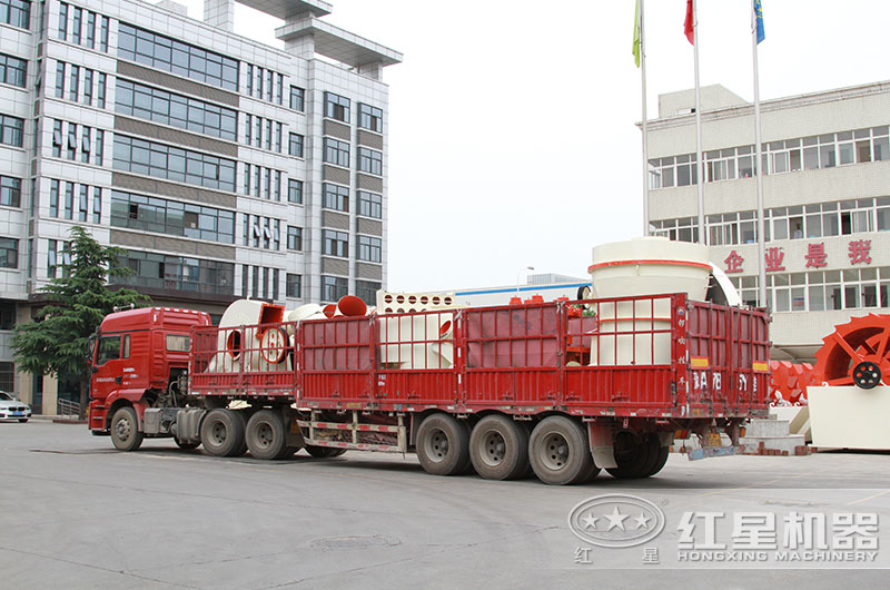 紅星石灰石雷蒙磨設備發貨現場 紅星石灰石雷蒙磨設備發貨現場