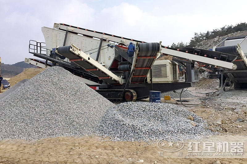 山東煙臺大型移動粉碎機生產現場