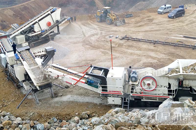 移動破碎設備三機聯合作業生產現場 移動破碎設備三機聯合作業生產現場