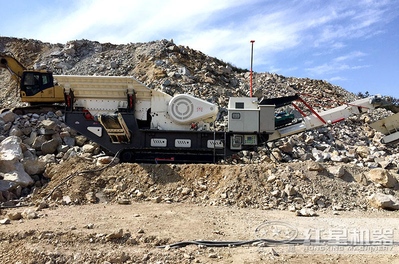 履帶式顎式粉碎機爬坡上山作業 履帶式顎式粉碎機爬坡上山作業