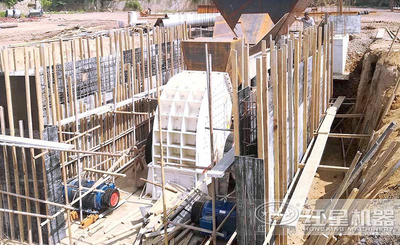 重錘式破碎機安裝現場 重錘式破碎機安裝現場