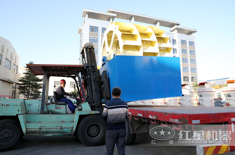 客戶輪式洗砂機裝車發貨現場 客戶輪式洗砂機裝車發貨現場